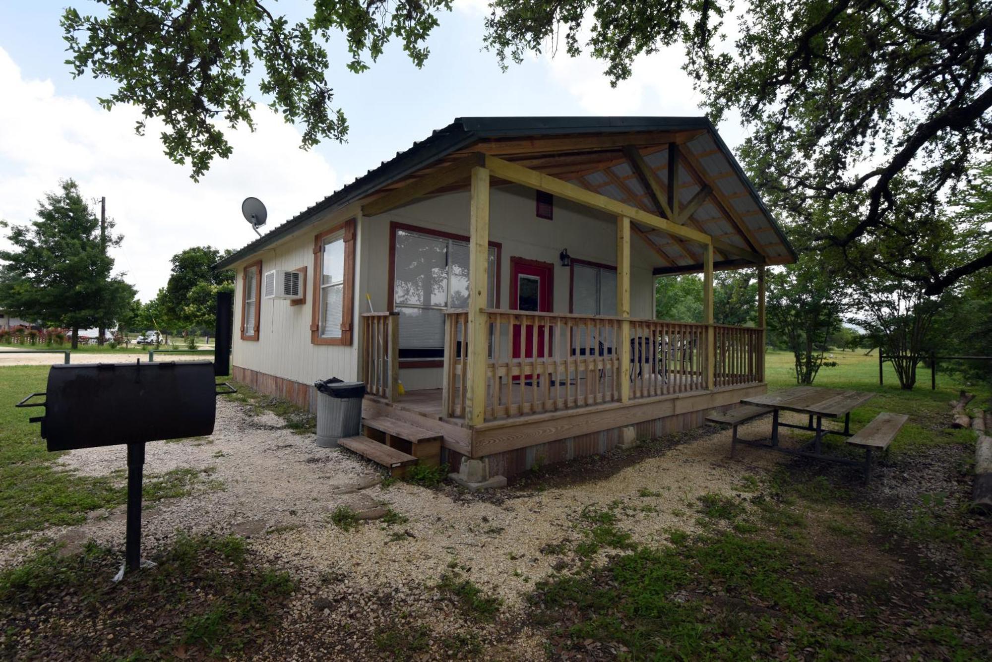River Bluff Cabins Rio Frio Ngoại thất bức ảnh