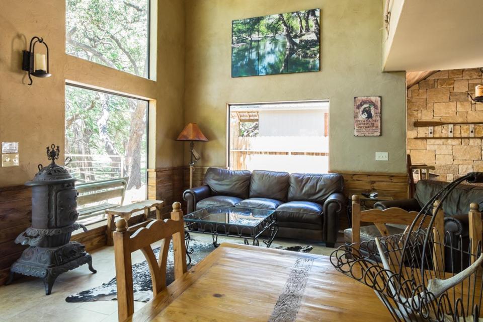 River Bluff Cabins Rio Frio Phòng bức ảnh