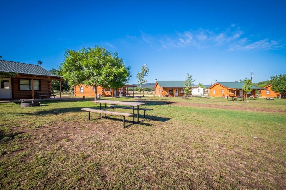 River Bluff Cabins Rio Frio Phòng bức ảnh