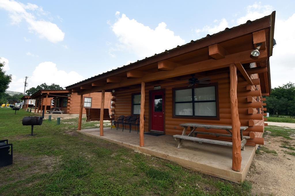 River Bluff Cabins Rio Frio Ngoại thất bức ảnh